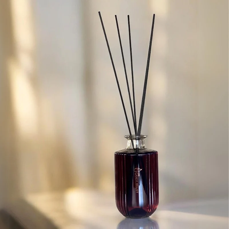 Candledust Luxe Huisparfum met Geurstokjes — Rosso (500 ml, 8–10 maanden)