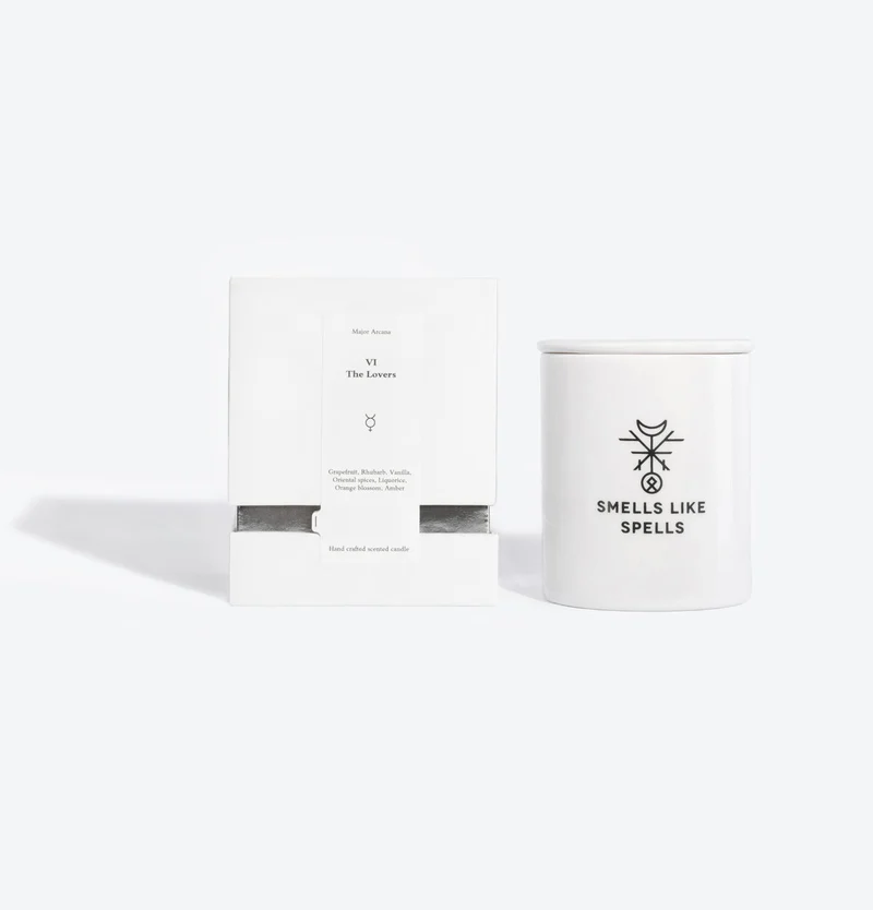Smells Like Spells Geurkaars — Tarot De Geliefden (THE LOVERS), sojawas in porselein (±60 uur)