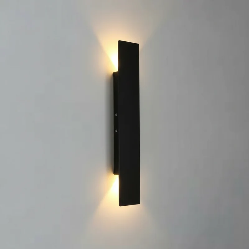 Xyrov Wall Lamp | Weatherproof Aluminum Outdoor Lighting