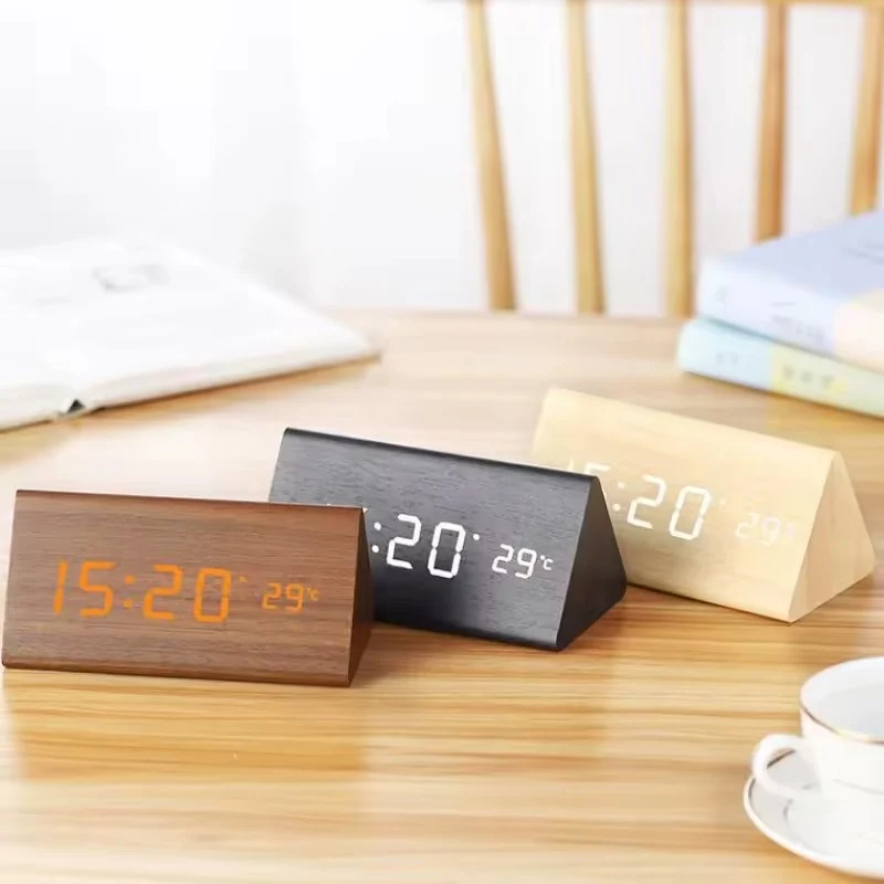 Moderne Digitale Wekker met Houtlook LED Display en Spraakbesturing