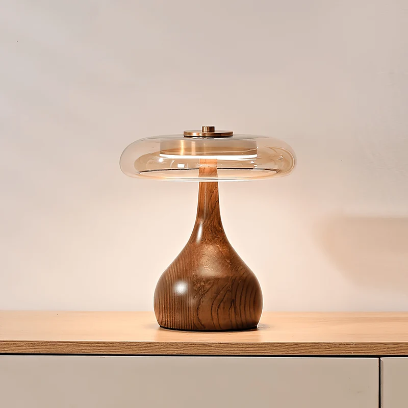 Tafellamp met Gebogen Houten Voet en Amberen Glazen Kap - Modern Scandinavisch Design - Warmwit Licht - Plug-in 150 cm Snoer - ø 8,7" - 2 Hoogtes | Sansoti