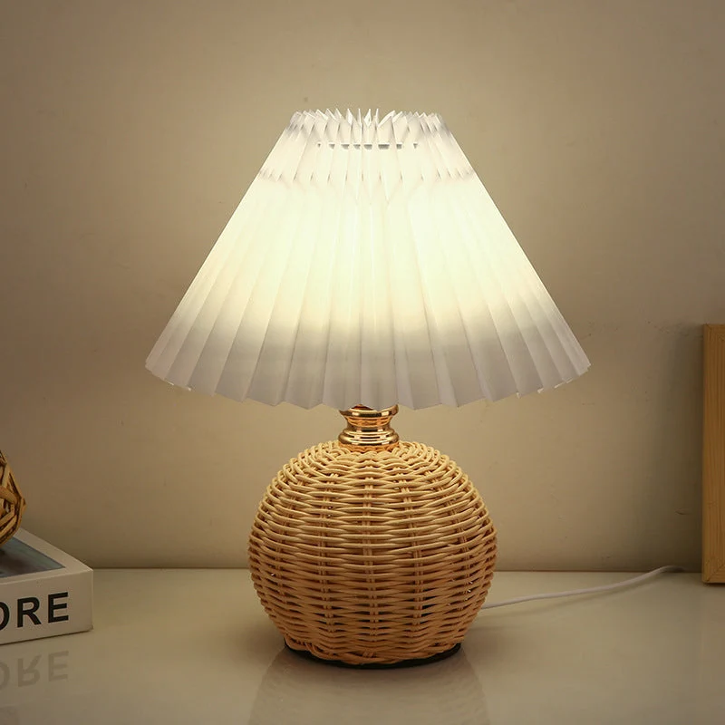 Rotan Tafellamp Geplooide Kap USB 5W Slaapkamer Nachtkastje Scandinavisch Boho Sfeerverlichting Riet Bureau Leeslamp | Sansoti