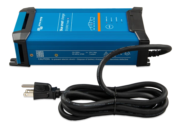 Victron Blue Smart IP22 12/30-3 compacte acculader met 3 uitgangen