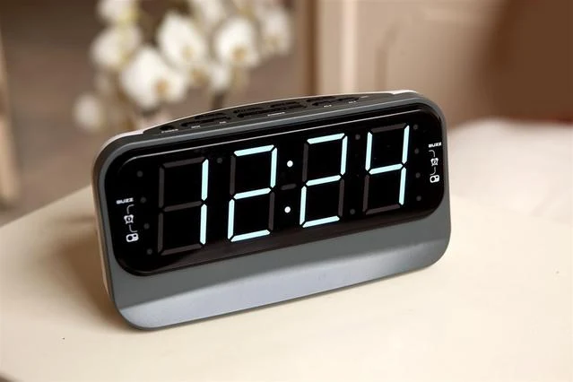 Salora CR616 Alarmklok met AM/FM Radio, Sleep- en Snoozefunctie
